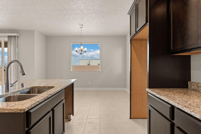 Building Photo - 4022 Silver Springs Road NE