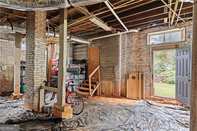 Building Photo - 1423 Fairbanks St SW