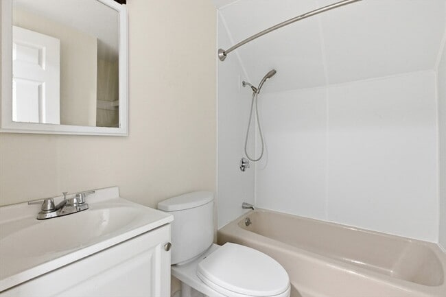 Building Photo - 294 Great Rd