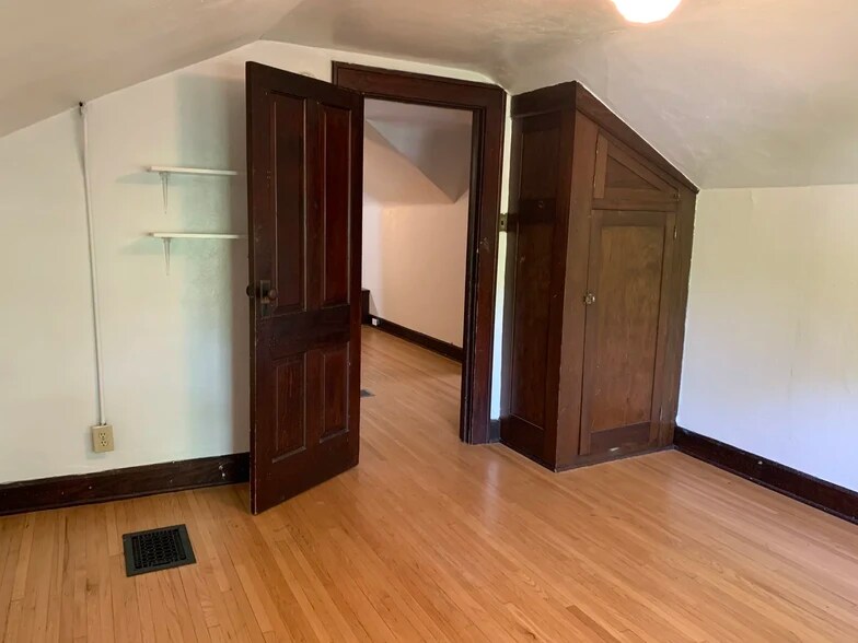 Building Photo - 500 S Fess Ave