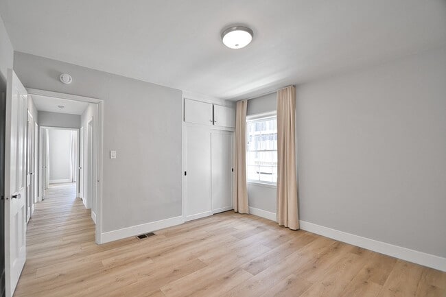 Building Photo - 2 Bed 1 Bath Home in Manhattan Beach Hill ...