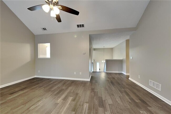 Building Photo - 405 Aristocrat Dr SW