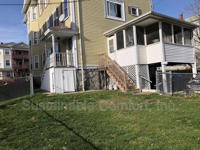 Building Photo - 18 Plantation St