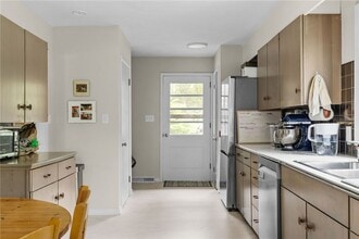 Building Photo - 216 Berkshire Rd