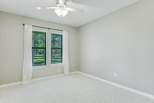 Building Photo - 106 Agarita Dr