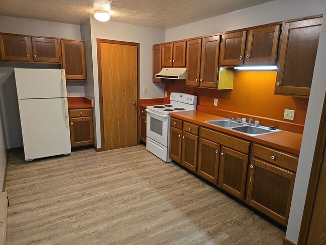 Building Photo - Welcome Home to Lagrange Living