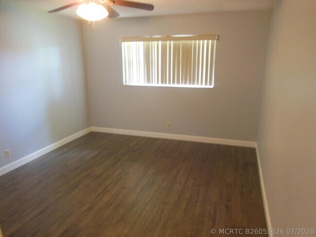 Building Photo - 105 Lake Helen Dr
