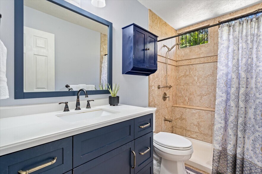 Building Photo - 7438 Mokuhano Pl