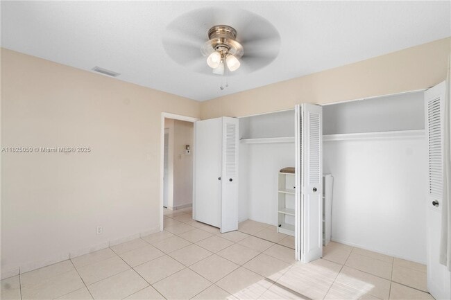 Building Photo - 6712 NW 70th Ct