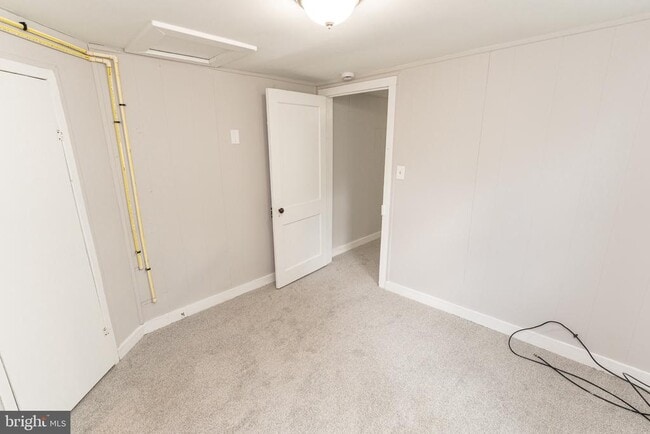 Building Photo - 115 Davis Ln