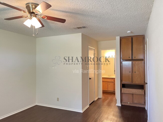 Building Photo - 214 Kettler Dr