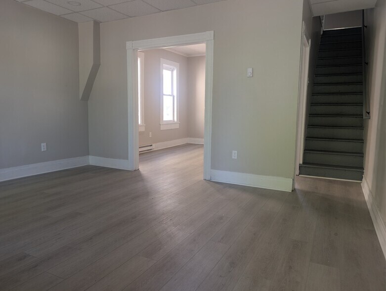 Building Photo - 502 Marion St