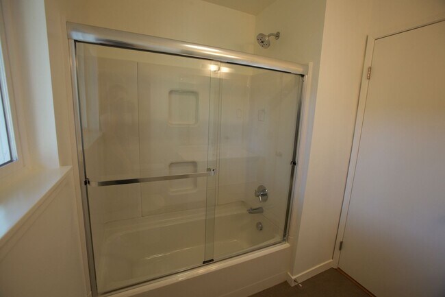 Building Photo - #244-5110 SE 41st Ave