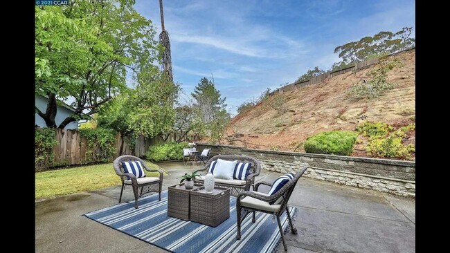 Building Photo - Stunning 4BR Pleasant Hill Home on Cul-de-Sac with Backyard Oasis — Pet-Friendly!