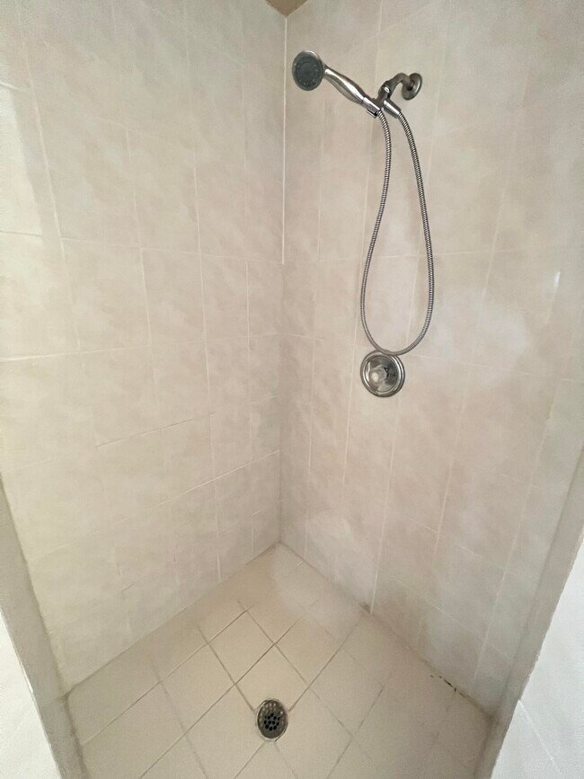 Building Photo - 2713 Fir St