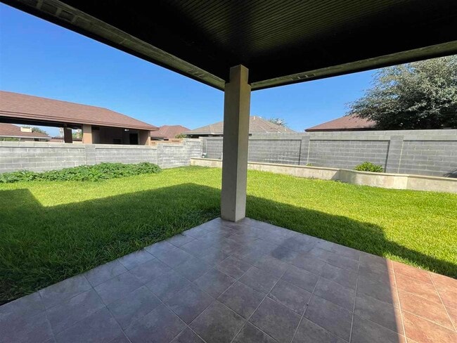 Building Photo - 3122 Rosco Dr