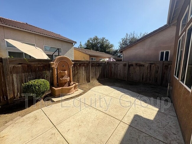 Building Photo - 1424 N Oliveto Ct