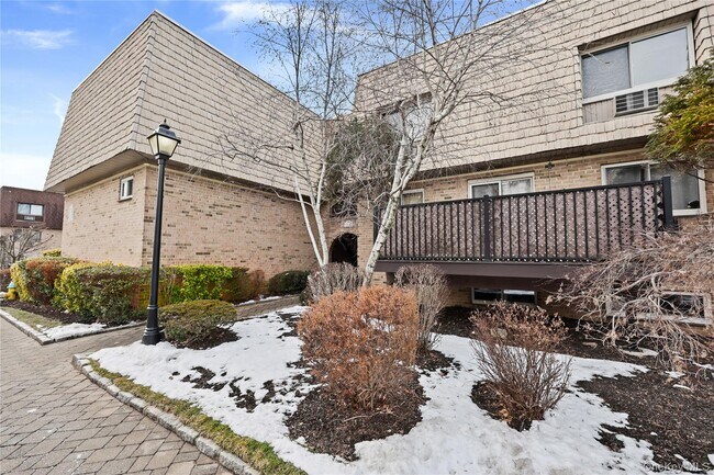 Building Photo - 330 S Central Ave