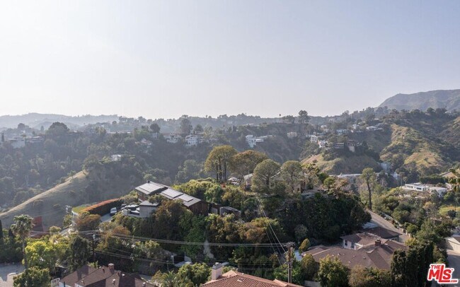 Building Photo - 2532 Canyon Oak Dr