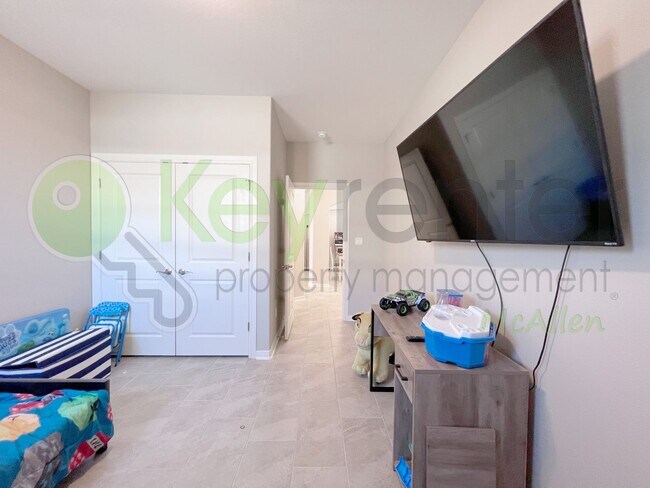 Building Photo - 4708 Ensenada Ave