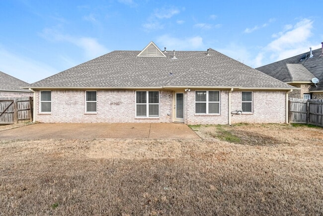 Building Photo - 85 Whispering Ridge Cove