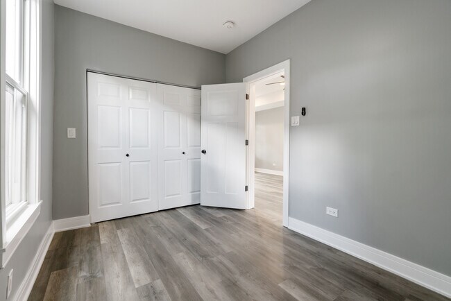 Building Photo - 4624 N Springfield Ave