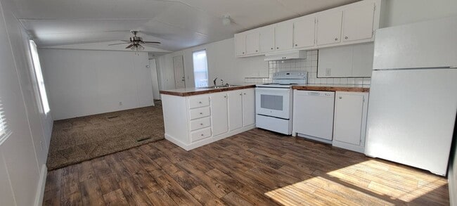 Building Photo - Ready to Move in