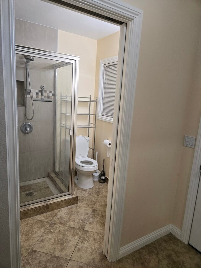 Building Photo - 1645 W Wisteria Pl