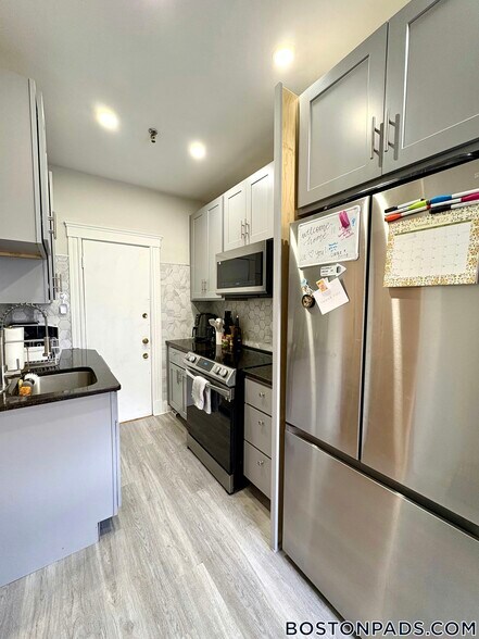 Building Photo - 2 Sutherland Rd