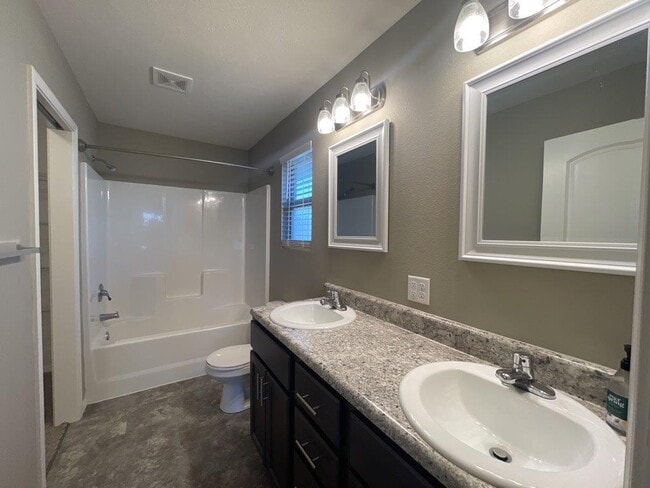 Building Photo - 1338 Marseilles Ave