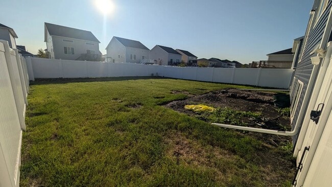 Building Photo - Furnished Queen Room with Closet & Private Bath