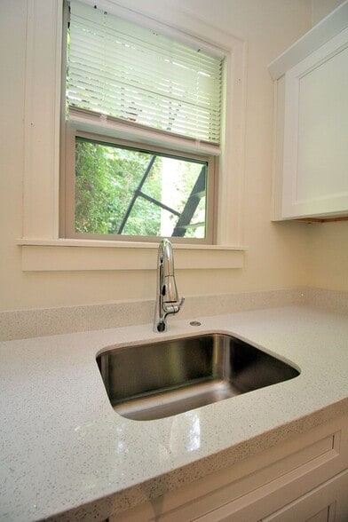 Building Photo - 2354-2362 SW Cactus Dr