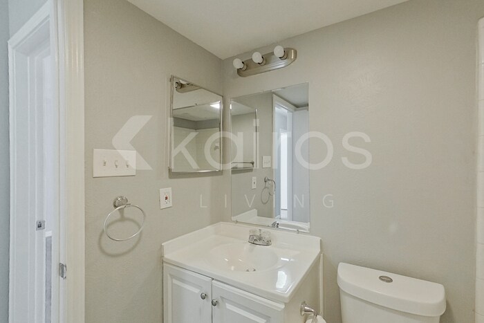 Building Photo - 422 David Dr