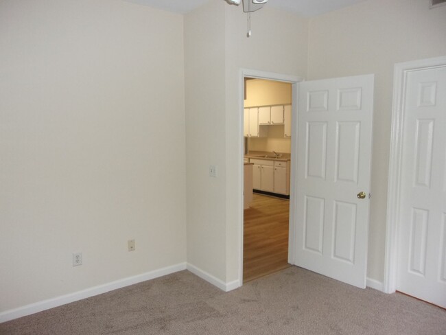 Building Photo - 1BR / 1BA @ The Legends