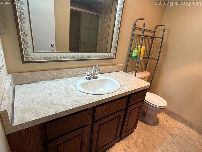 Building Photo - 6670 Maple Lakes Dr