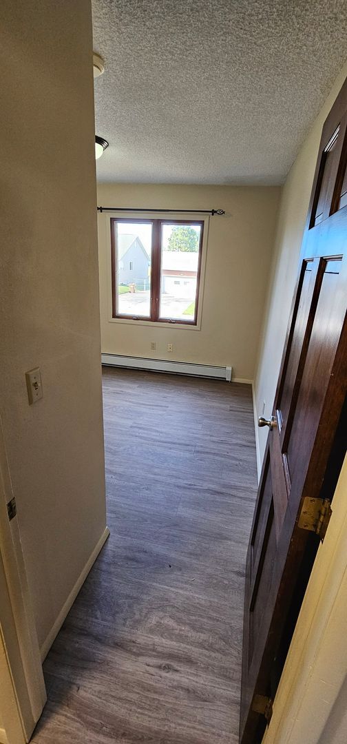 Building Photo - Newly Renovated 3Bed/2Bath Home Now Availa...