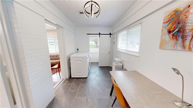 Building Photo - 2610 Walton Ave