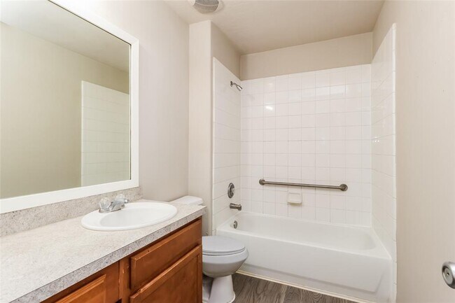 Building Photo - 21202 Linden House Ct