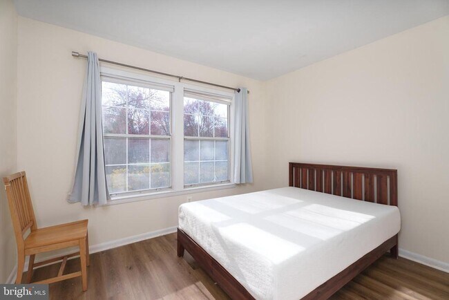 Building Photo - 206 Salem Ct