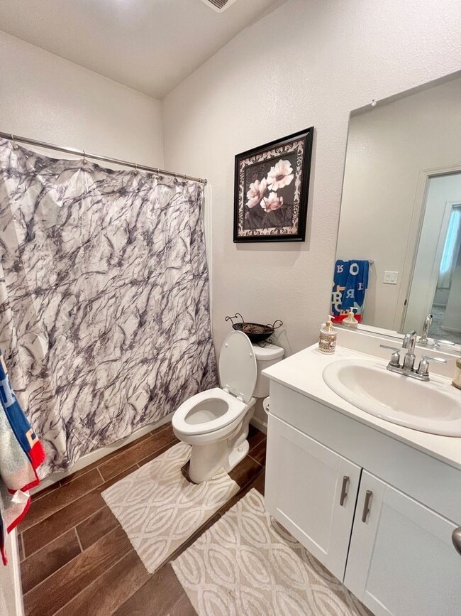 Building Photo - Reduced!! Stunning 5-bedroom, 3-bathroom home with Solar!