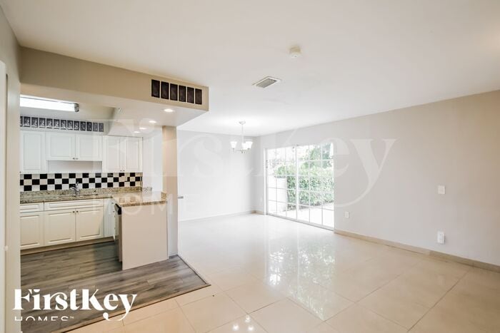 Building Photo - 6723 SW 140th Ave
