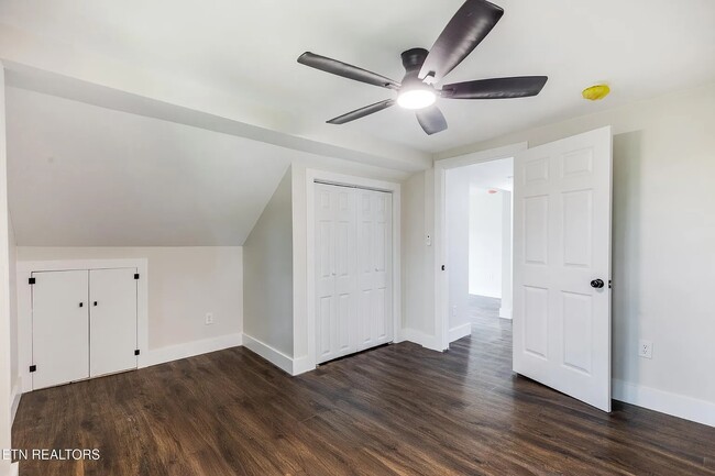 Building Photo - 1287 E Harper Ave