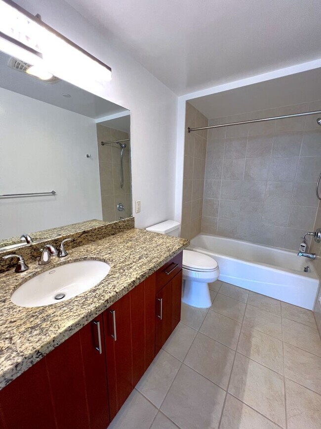 Building Photo - 909 Kapiolani Blvd