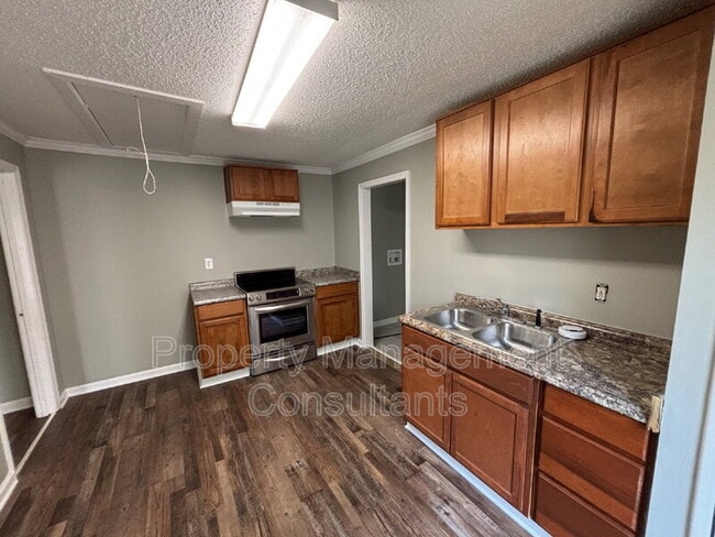 Building Photo - 3402 8th Ave SW