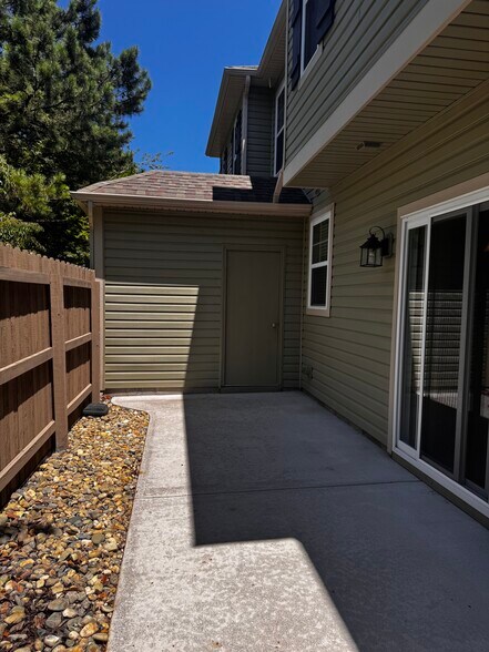 Building Photo - 4044 Clarendon Way