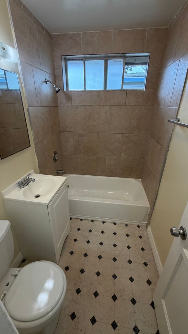 Building Photo - 159th