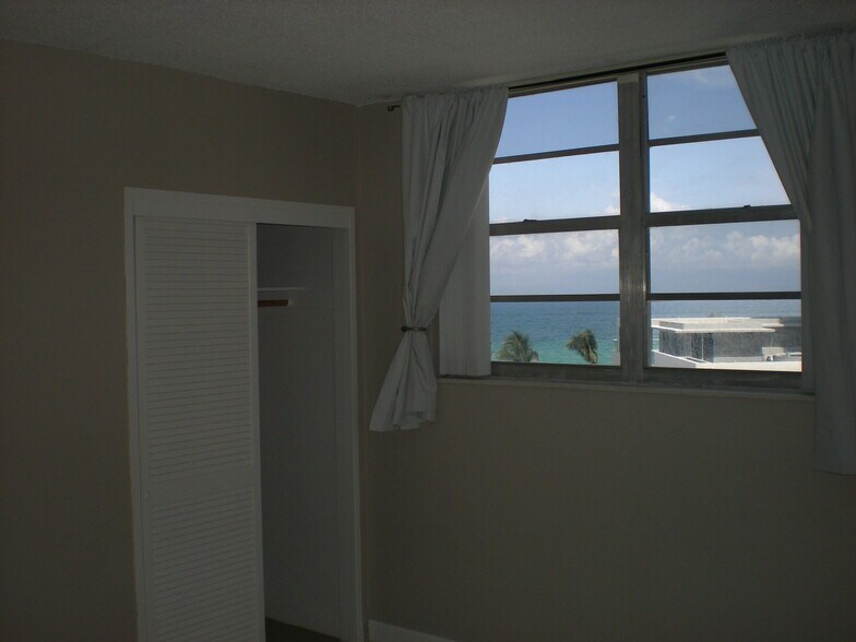 Building Photo - 3901 S Ocean Dr