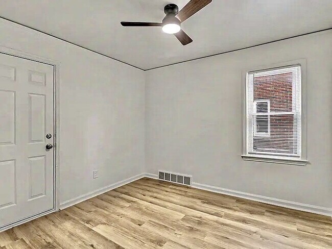 Building Photo - ELEGANT HOME