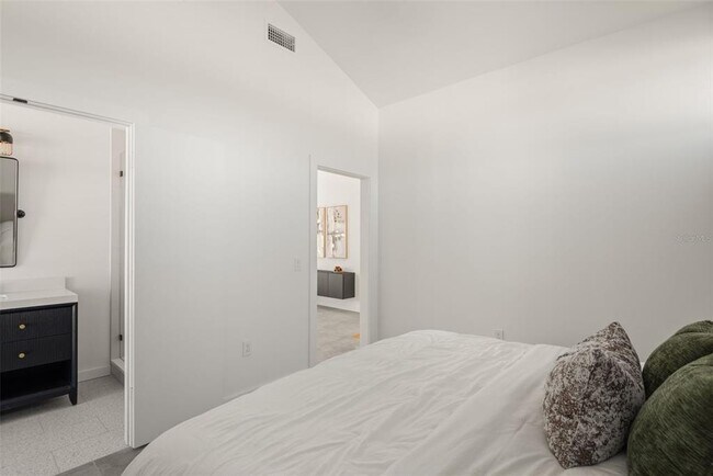 Building Photo - 870 Carver St