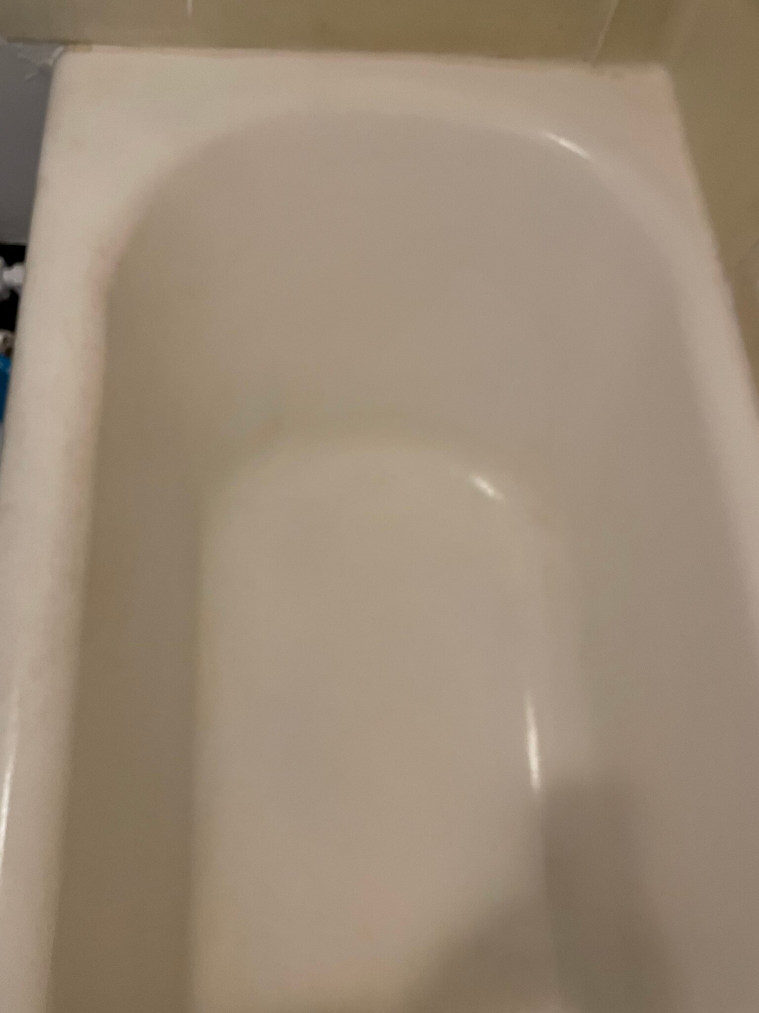 Deep tub - 320 E 5th St